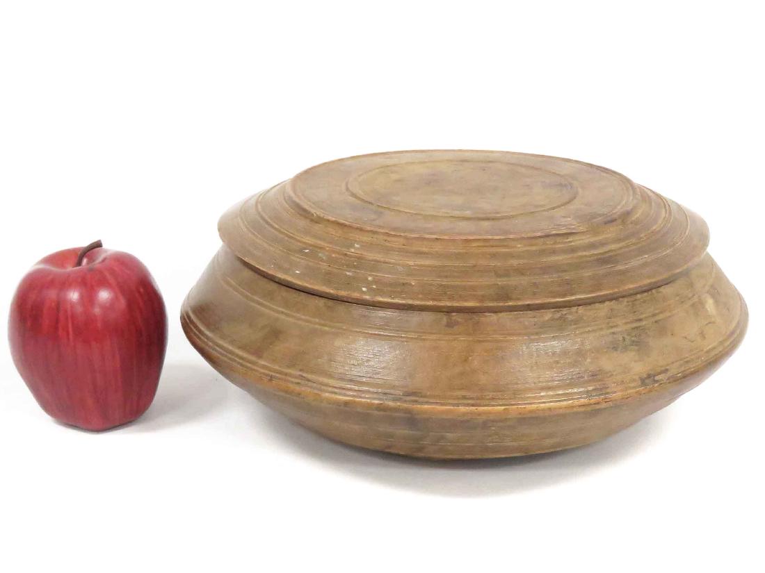 EARLY TURNED TREEN SEED BOX. LENGTH 11" (WARPED TO OVAL: EARLY TURNED TREEN SEED BOX. LENGTH 11" (WARPED TO OVAL SHAPE)