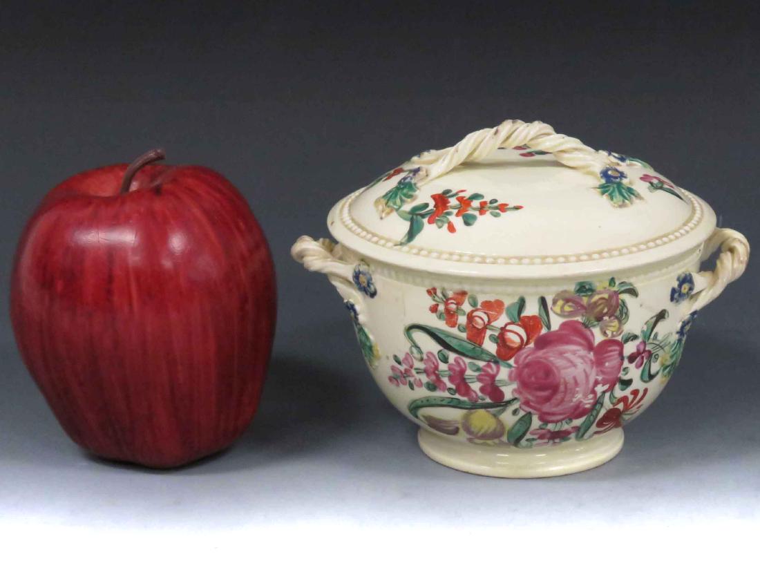 LEEDS DECORATED CREAMWARE COVERED SUGAR, 18TH CENTURY.: LEEDS DECORATED CREAMWARE COVERED SUGAR, 18TH CENTURY. HEIGHT 4 1/4"; DIAMETER 4 1/2" (IMPERFECTIONS)