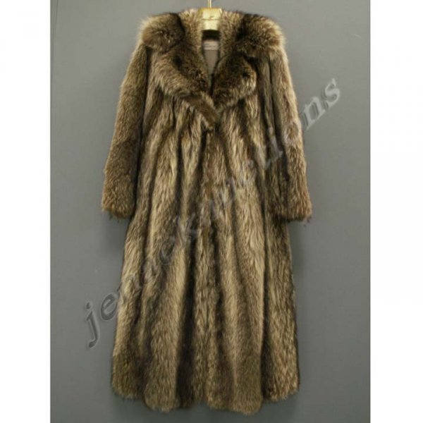 FINE RACCOON FULL-LENGTH FUR COAT