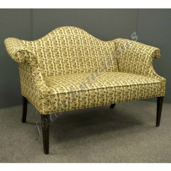 FEDERAL STYLE CARVED MAHOGANY SETTEE