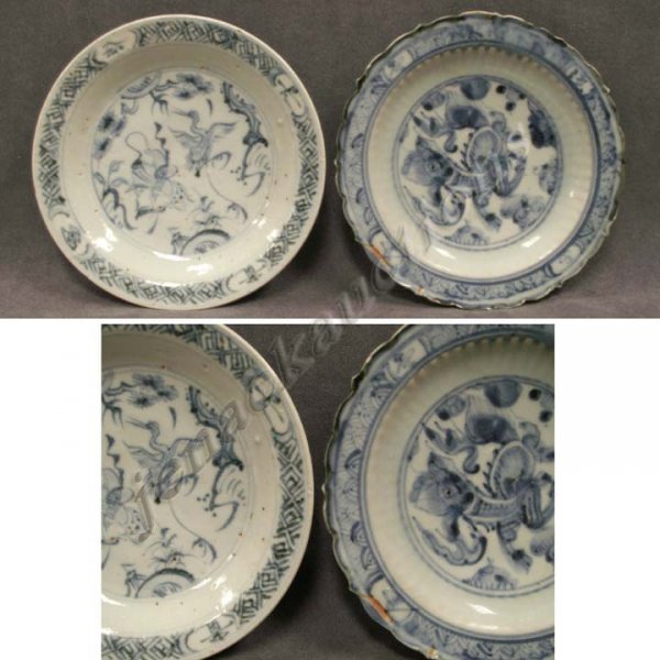 2 CHINESE BLUE & WHITE DECORATED PORCELAIN PLATES