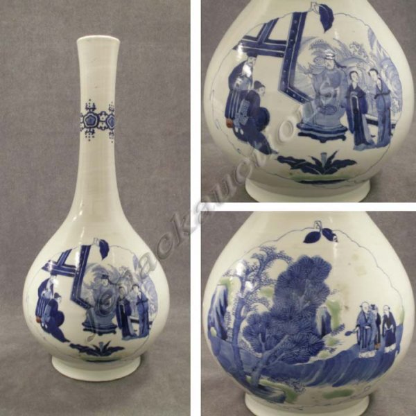 CHINESE BLUE AND WHITE DECORATED PORCELAIN VASE