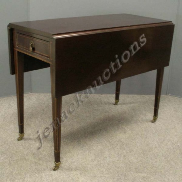 KITTINGER HEPPLEWHITE STYLE MAHOGANY PEMBROKE TAB