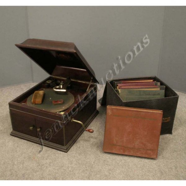 VINTAGE VICTOR MODEL VV IX MAHOGANY VICTROLA
