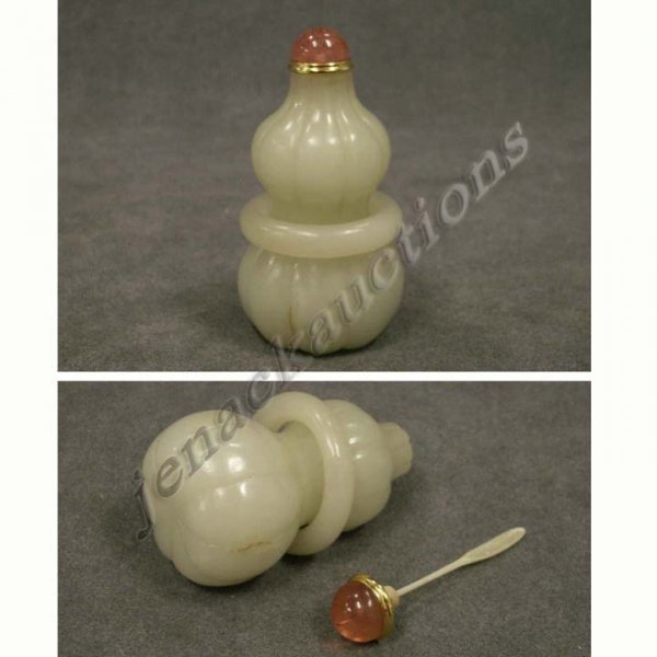CHINESE JADE DOUBLE GOURD SNUFF BOTTLE