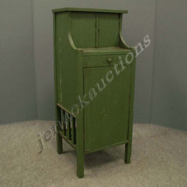 ARTS AND CRAFTS OAK CABINET
