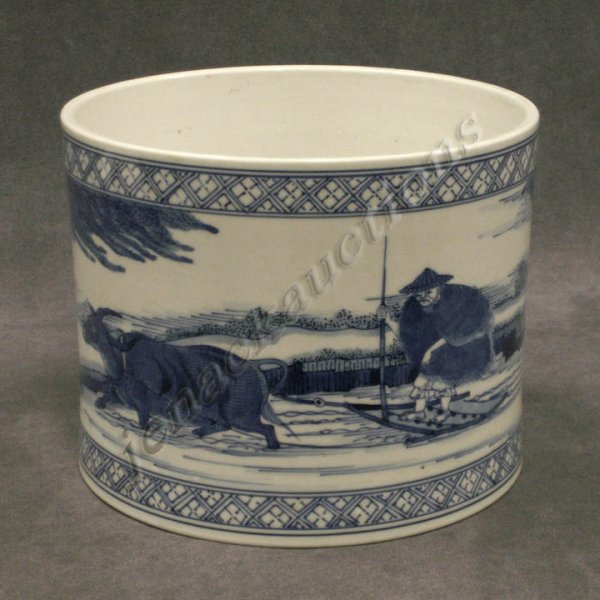 CHINESE DECORATED PORCELAIN BRUSH POT