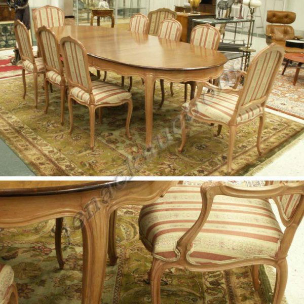 SET FRENCH PROVINCIAL WALNUT DINING TABLE: SET FRENCH PROVINCIAL CARVED WALNUT EXTENSION DINING TABLE WITH (3) LEAVES AND (8) CHAIRS