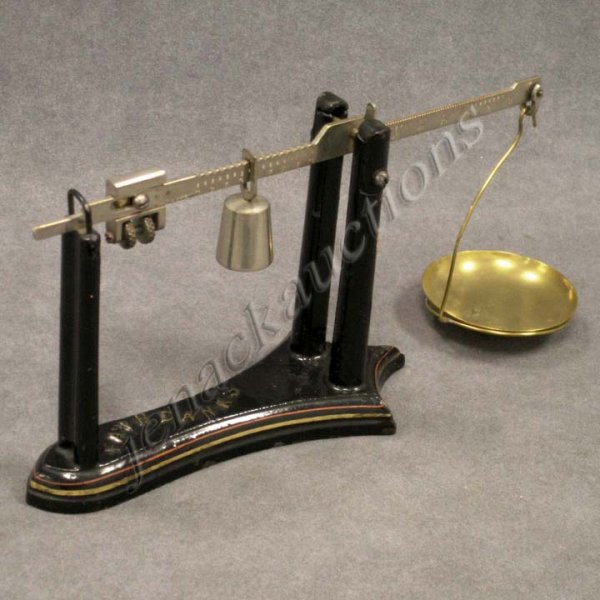 VINTAGE FAIRBANKS CAST IRON SINGLE BEAM SCALE: VINTAGE FAIRBANKS CAST IRON SINGLE BEAM SCALE. HEIGHT 5 1/4"; LENGTH 11"