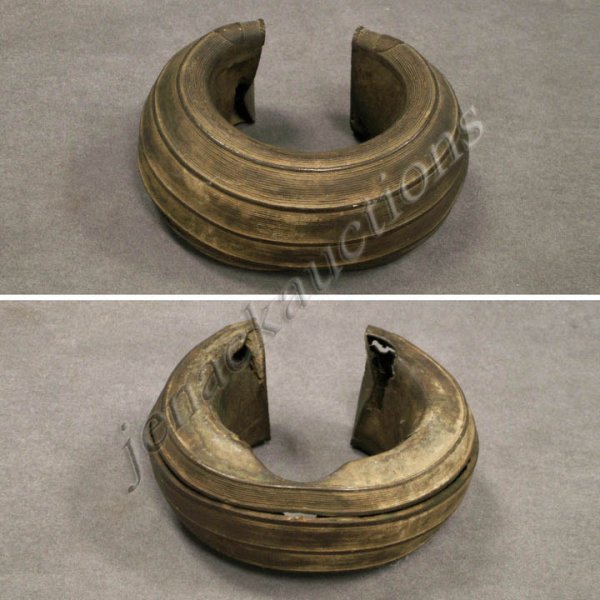 ANTIQUE AFRICAN BAULE LOST WAX CAST BRONZE: ANTIQUE AFRICAN BAULE LOST WAX CAST BRONZE ANKLE BRACELET. HEIGHT 2 3/4"; 6 X 5"