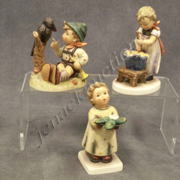 LOT (3) GOEBEL HUMMEL FIGURINES INCLUDING #330: LOT (3) GOEBEL HUMMEL FIGURINES INCLUDING #330 BAKING DAY; #433 SING ALONG; #439 A GENTLE GLOW (ALL WITH ORIGINAL BOXES)