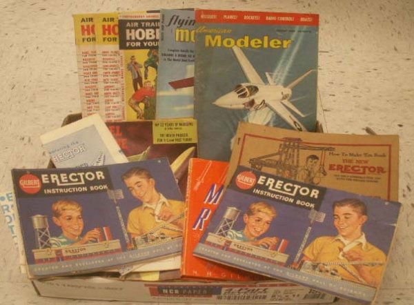 LOT INCLUDING VINTAGE MODEL AIRPLANES/ROCKETS: LOT INCLUDING VINTAGE MODEL AIRPLANES/ROCKETS, 1950'S AND GILBERT ERECTOR SET LITERATURE, 1950/60'S