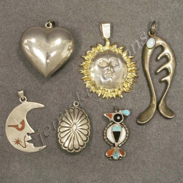 LOT (6) STERLING & SILVER PENDANTS: LOT (6) STERLING & SILVER PENDANTS INCLUDING SERGIO BUSTAMANTE. GROSS WEIGHT 52.7 GRAMS
