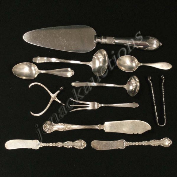 LOT STERLING INCLUDING GORHAM "CAMBRIDGE" : LOT STERLING INCLUDING GORHAM "CAMBRIDGE" GORHAM "STRASBOURG"; (2) BABY SPOONS; PAIR SUGAR TONGS; (3) GORHAM "HUNT CLUB" CONDIMENTS; PIE SERVER. WEIGHABLE SILVER 7.45 OZT