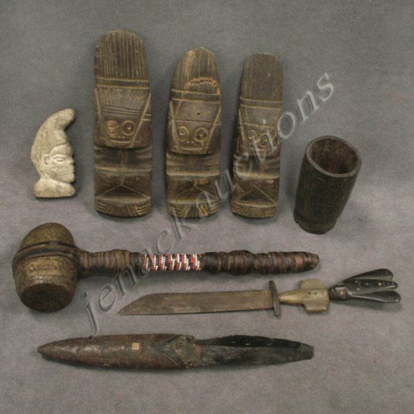 LOT ASSORTED MESO AMERICAN CARVINGS, WAR CLUB: LOT ASSORTED MESO AMERICAN CARVINGS, WAR CLUB, OBSIDIAN KNIFE, ETC. HEIGHT 4 1/8 TO 13"