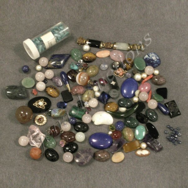 LOT ASSORTED LOOSE GEM STONES INCLUDING JADE: LOT ASSORTED LOOSE GEM STONES INCLUDING JADE, TURQUOISE, TIGER EYE, AMETHYST, CORAL, LAPIS ETC.