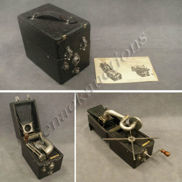 VINTAGE "PETER PAN" DELUXE TRAVELING GRAMOPHONE : VINTAGE "PETER PAN" DELUXE TRAVELING GRAMOPHONE WITH ORIGINAL INSTRUCTIONS. CASE HEIGHT 6"