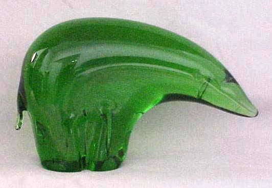 SCANDINAVIAN ART GLASS POLAR BEAR: SCANDINAVIAN EMERALD ART GLASS POLAR BEAR, C.1960. HEIGHT 6"; LENGTH 9 1/2"