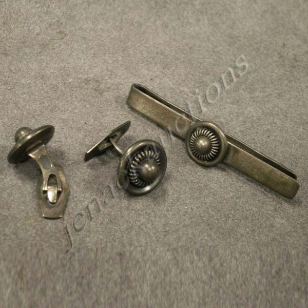SET DANISH STERLING CUFFLINK AND TIE BAR, SIGNED J: SET DANISH STERLING CUFFLINK AND TIE BAR, SIGNED JOHN L (LAURITZEN), DENMARK. LENGTH/TIE BAR 2 3/8"; 23.9 GR