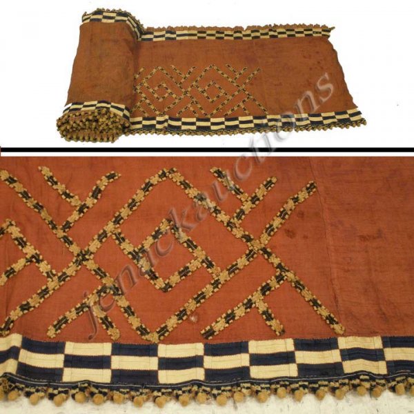 LARGE ANTIQUE AFRICAN KUBA RAFFIA TEXTILE : LARGE ANTIQUE AFRICAN KUBA RAFFIA TEXTILE. 32" X 30'