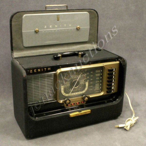VINTAGE ZENITH R-500 TRANS-OCEANIC PORTABLE BC, SW: VINTAGE ZENITH R-500 TRANS-OCEANIC PORTABLE BC, SW, AC/DC BATTERY RADIO, 1954. HEIGHT 11"; WIDTH 17" (WORKING)