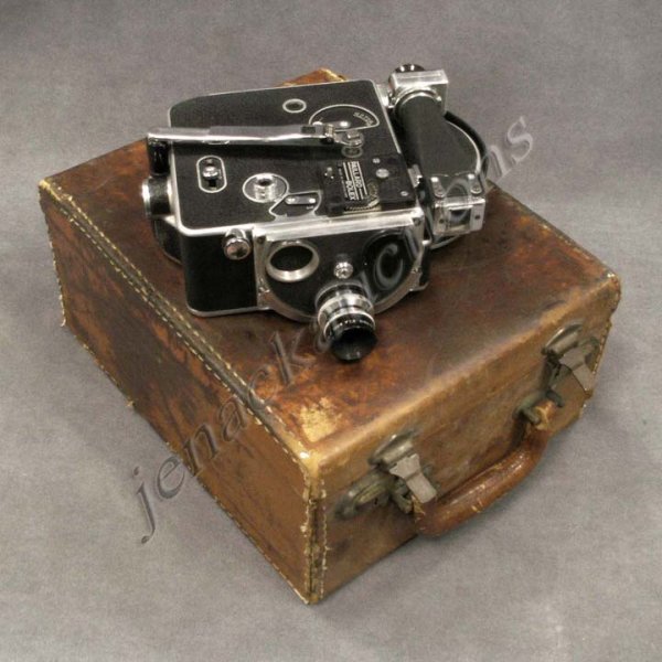 VINTAGE PAILLARD BOLEX H-16 16MM MOVIE CAMERA: VINTAGE PAILLARD BOLEX H-16 16MM MOVIE CAMERA AND CASE, C.1935