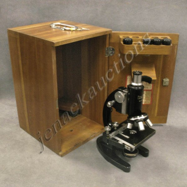 VINTAGE SCHULTZ MONICULAR MICROSCOPE WITH CASE: VINTAGE SCHULTZ MONICULAR MICROSCOPE WITH CASE & ACCESSORIES