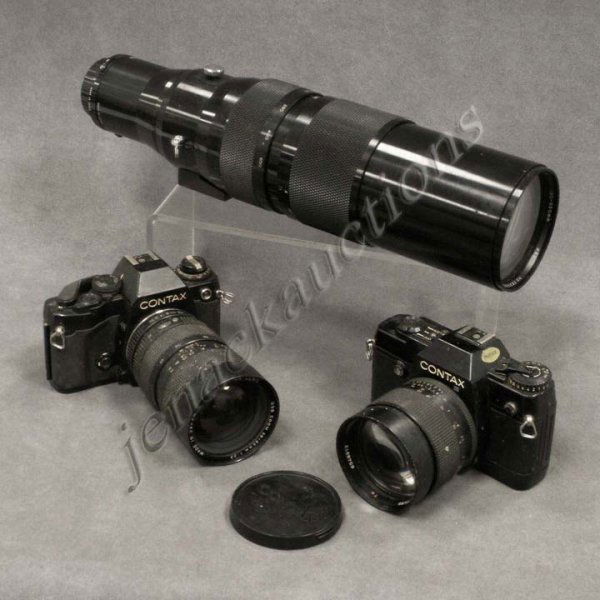 LOT (3) INCLUDING CONTAX 137 MA QUARTZ CAMERA: LOT (3) INCLUDING CONTAX 137 MA QUARTZ CAMERA WITH ZEISS PLANAR F1.4 85 MM LENS; CONTAC 159MM CAMERA WITH YASHICA DSB F3.5 38-90MM ZOOM LENS; SOLIGOR F5.6-7.5 130-650MM AUTO ZOOM LENS