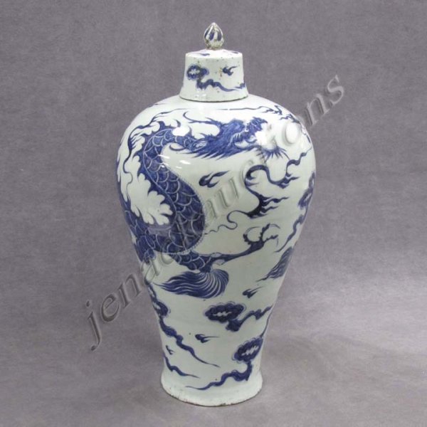 MING STYLE DECORATED PORCELAIN MEI PING FORM-VASE