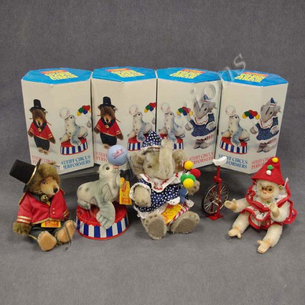 LOT (4) STEIFF FIGURES "GOLDEN AGE OF THE CIRCUS: LOT (4) STEIFF FIGURES "GOLDEN AGE OF THE CIRCUS (NIB) INCLUDING BABY ELEPHANT BALLOON SELLER, CHIMP ON UNICYCLE, SEAL WITH BALL ON STAND & RING MASTER TEDDY BEAR. HEIGHT 8"