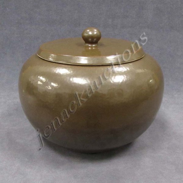 CHINESE TEA DUST PORCELAIN COVERED VESSEL
