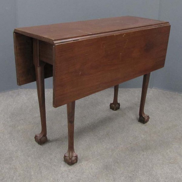 MASSACHUSETTS CHIPPENDALE MAHOGANY TABLE
