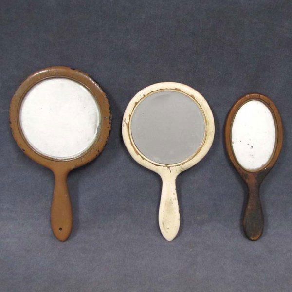 LOT (3) CARVED WOOD HAND MIRRORS: LOT (3) CARVED WOOD HAND MIRRORS, ATTRIBUTED TO SHAKER WORKSHOPS. LENGTH 10" (GENERAL WEAR)