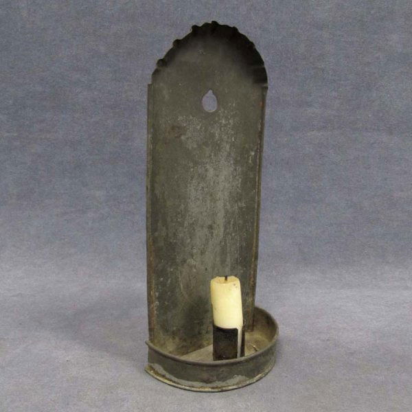 ANTIQUE TOLEWARE CANDLE SCONCE, 19TH CENTURY: ANTIQUE TOLEWARE CANDLE SCONCE, 19TH CENTURY. HEIGHT 10"