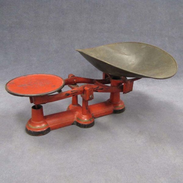 VINTAGE CAST IRON BALANCE STORE SCALE: VINTAGE CAST IRON BALANCE STORE SCALE WITH ORIGINAL RED PAINT AND TOLEWARE TRAY, 19TH CENTURY. LENGTH 11"