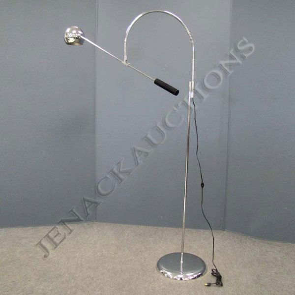 ROBERT SONNEMAN DESIGN FLOOR LAMP: ROBERT SONNEMAN DESIGN CHROME STEEL COUNTER-BALANCE FLOOR LAMP. HEIGHT 65"