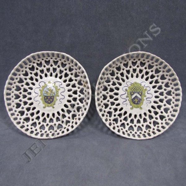 PAIR ITALIAN FAIENCE RETICULATED STRAWBERRY DISHES: PAIR ITALIAN FAIENCE RETICULATED STRAWBERRY DISHES WITH ARMORIAL DECORATIONS, 19TH CENTURY. DIAMETER 8 3/4" (OLD RESTORATIONS)
