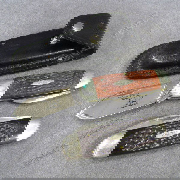 LOT (2) CASE XX USA #6250 ELEPHANT TOE KNIVES: LOT (2) CASE XX USA #6250 ELEPHANT TOE FOLDING KNIVES, C.1960'S. LENGTH 4 1/2" WITH LEATHER POUCH