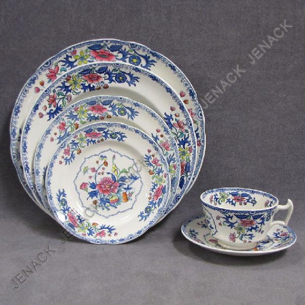 COPELAND SPODE (#640) DINNER SERVICE FOR 12: COPELAND SPODE (#640) DINNER SERVICE FOR 12 INCLUDING (12) 10" DINNER PLATES; (12) 9" LUNCHEON PLATE; (12) 7 1/2" SALAD PLATES; (12) 6 1/4" BREAD PLATES; (14) 5 1/2" SAUCERS AND (12) CUPS