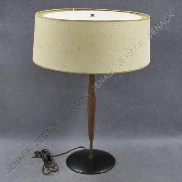 GERALD THURSON DESIGN BRASS & WALNUT TABLE LAMP: GERALD THURSON DESIGN BRASS & WALNUT TABLE LAMP. HEIGHT 24"