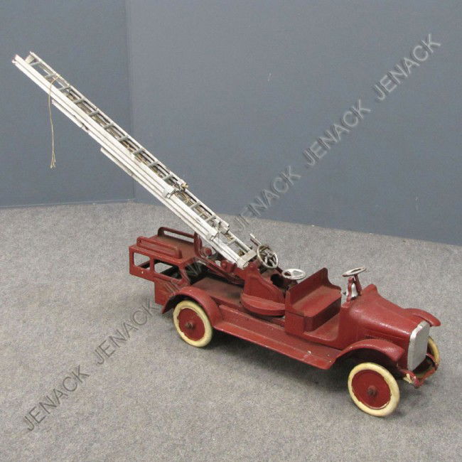 BUDDY L. PRESSED STEEL AERIAL LADDER FIRE TRUCK: VINTAGE BUDDY L. PRESSED STEEL AERIAL LADDER FIRE TRUCK, 1925. LENGTH 40" (REPAINTED)