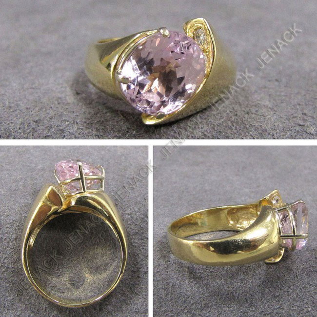 14K & OVAL LIGHT PINK KUNZITE RING: YELLOW GOLD (TESTS 14K) OVAL LIGHT PINK KUNZITE (11.10 X 9.17 MM) & DIAMOND RING. RING SIZE 9 +; GROSS WEIGHT 12.71 GRAMS