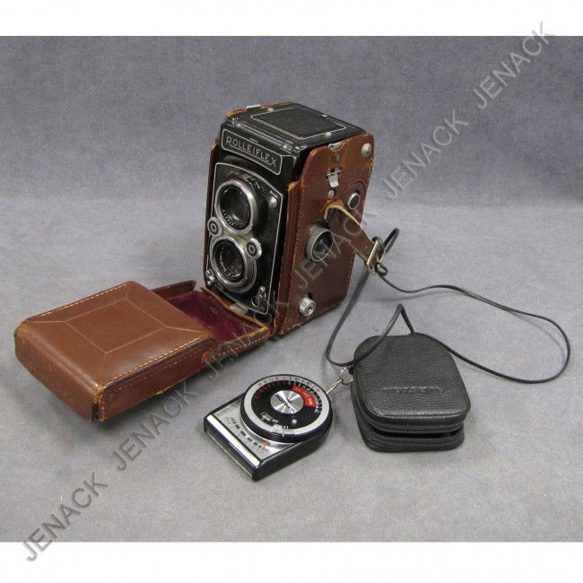 VINTAGE ROLLEIFLEX 2.8A (AUTOMAT) REFLEX CAMERA: VINTAGE ROLLEIFLEX 2.8A (AUTOMAT) REFLEX CAMERA WITH ZEISS OPTON TESSER F 3.5/75MM LENS, C.1954 WITH CASE AND LIGHT METER