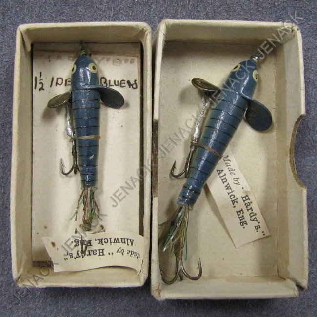 LOT (2) VINTAGE HARDY'S 1 1/2" & 2" IDEAL LURES: LOT (2) VINTAGE HARDY'S 1 1/2" & 2" IDEAL WOOD/METAL CASTING LURES (NEW OLD STOCK)