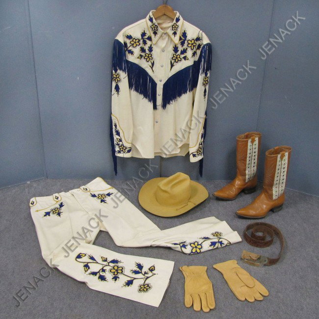 VINTAGE WESTERN SHOW RIDING OUTFIT: VINTAGE WESTERN SHOW RIDING OUTFIT INCLUDING EMBROIDERED SEQUINED SHIRT/PANTS, BELT, BOOTS, HAT, AND GLOVES. (Please note that the boots and gloves have been reversed with lot #368, they will be corre