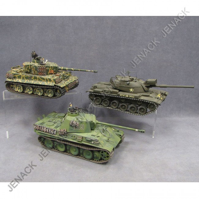 LOT (3) SCALE MODEL WWII ERA TANKS: LOT (3) SCALE MODEL WWII ERA TANKS INCLUDING GERMAN TIGER AND LEOPARD. APPROXIMATE LENGTH 15"