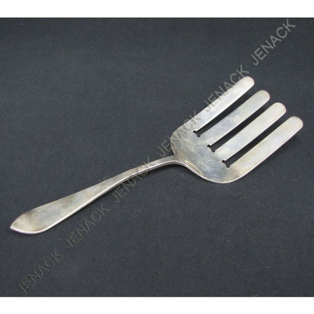 DOMINICK & HAFF STERLING "BROAD ANTIQUE" FORK: DOMINICK & HAFF STERLING "BROAD ANTIQUE" SERVING FORK, RETAILER: BLACK STARR & FROST. LENGTH 9 1/2"; 5.96 OZT