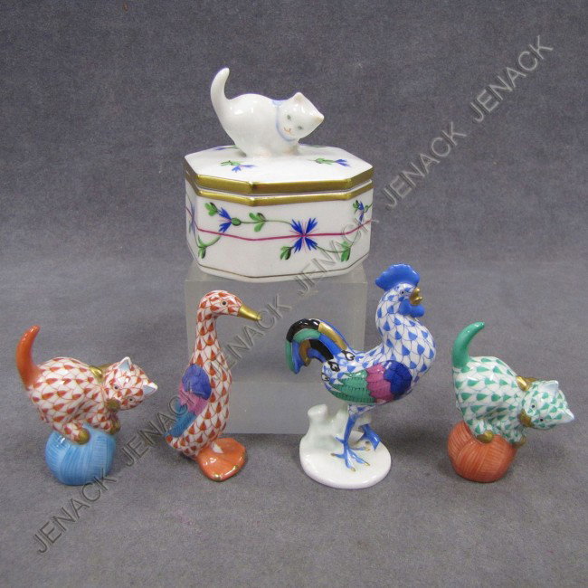 LOT (5) HEREND DECORATED PORCELAINS: LOT (5) HEREND DECORATED PORCELAINS INCLUDING COVERED BOX, 2 3/8 X 2 3/8"; (2) CATS ON YARN BALLS, HEIGHT 2 1/8"; GOOSE, HEIGHT 2 1/2"; ROOSTER, HEIGHT 3"