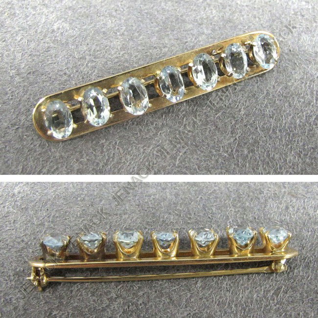 14K & 7-STONE LIGHT AQUAMARINE BAR BROOCH: 14K YELLOW GOLD AND 7-STONE LIGHT AQUAMARINE BAR BROOCH. LENGTH 1 3/4"; GROSS WEIGHT 5.09 GRAMS