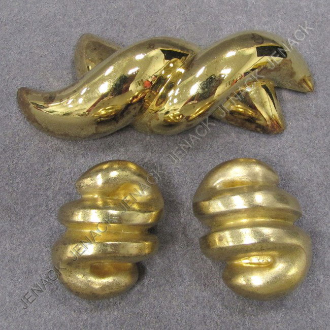 SET PATRICIA VAN MUSULIN GILT STERLING BROOCH: SET PATRICIA VAN MUSULIN GILT STERLING BROOCH & PAIR OF CLIP EARRINGS. LENGTH/BROOCH 4"; TWT 4.46 OZT